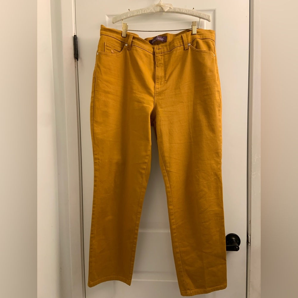 Gloria Vanderbilt Straight Leg Jeans in Mustard